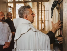 Viral: Presos reciben visita de reliquias de Santa Teresita de Lisieux