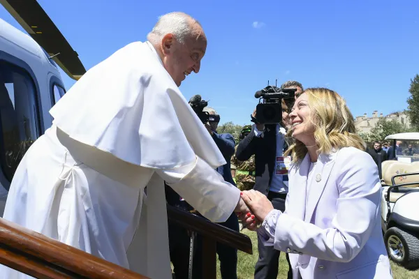 Giorgia Meloni recibe al Papa Francisco. Crédito: Vatican Media