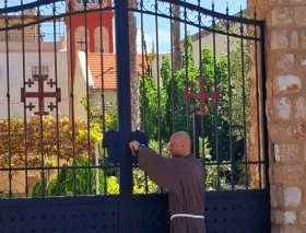 Franciscanos de Tierra Santa cierran convento en el Líbano tras misil que cayó muy cerca