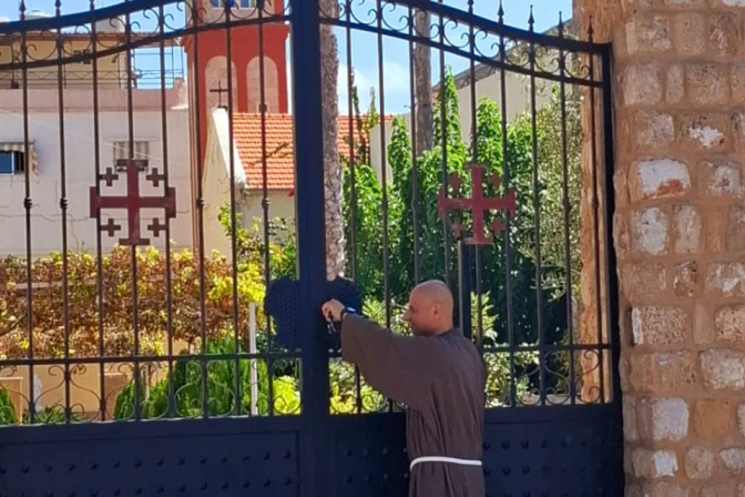 Fray Toufic Bou Mehri cierra el convento franciscano de Tiro en Líbano 10102024