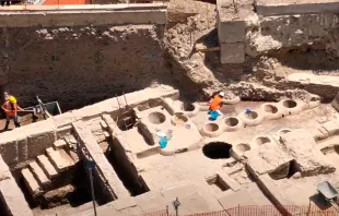 La antigua lavandería romana descubierta frente a la sede de Radio Vaticana. Crédito: Vatican News.