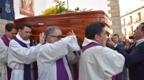 Momento del funeral del misionero salesiano César Fernández en su localidad natal de Pozoblanco, Córdoba (España). Foto: Salesianos España 