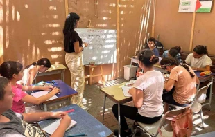 Clases de iniciación para niños y jóvenes organizadas por la Iglesia de la Sagrada Familia de Gaza. Crédito: Iglesia de la Sagrada Familia de Gaza.