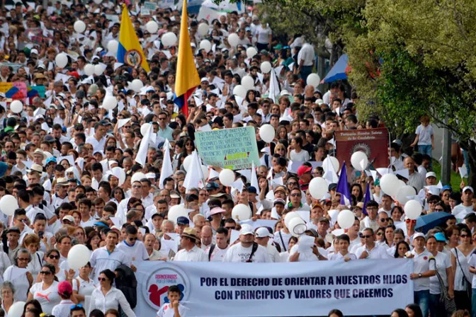 Obispos de Colombia saludan anuncio del gobierno de no implementar ideología de género