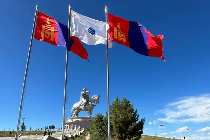 Estatua ecuestre de Gengis Kan en Mongolia