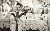 Gilles Bouhours, el niño que "ayudó" al Papa Pío XII a proclamar el dogma de la Asunción de la Virgen María.