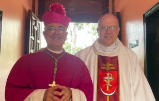 El nuevo Arzobispo de Valencia, Mons. Jesús González de Zárate, junto al Nuncio Apostólico en Venezuela, Mons. Alberto Ortega Martín. Crédito: CEV.