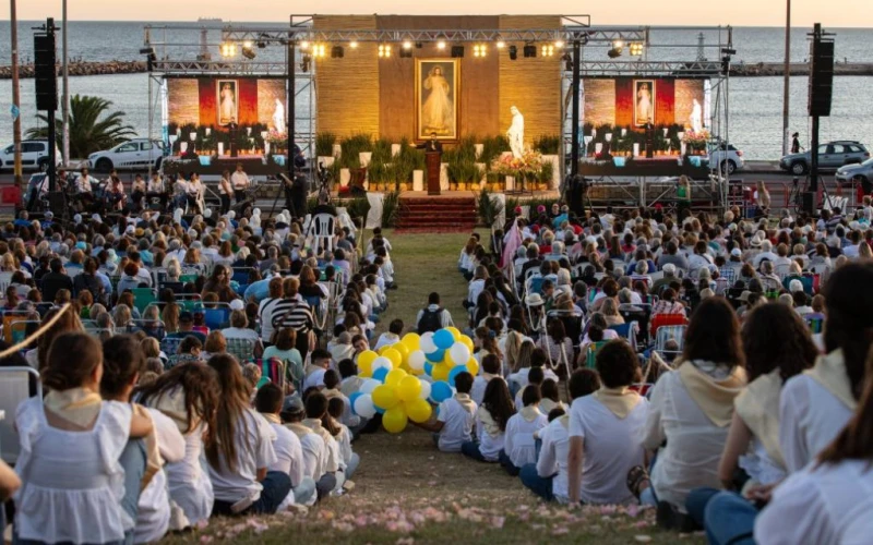 Los uruguayos llevaron sus intenciones a la Virgen en el Gran Rosario de Bendiciones para las Familias