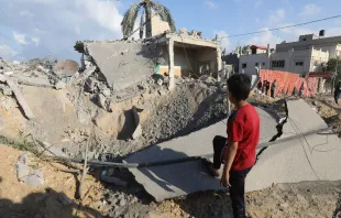 Destrozos tras un ataque aéreo israelí en la ciudad de Rafah, al sur de la Franja de Gaza. 17 de octubre de 2023 Crédito: Anas-Mohammed/Shutterstock