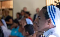 Una de las Hermanas Alma durante la visita del Papa Francisco