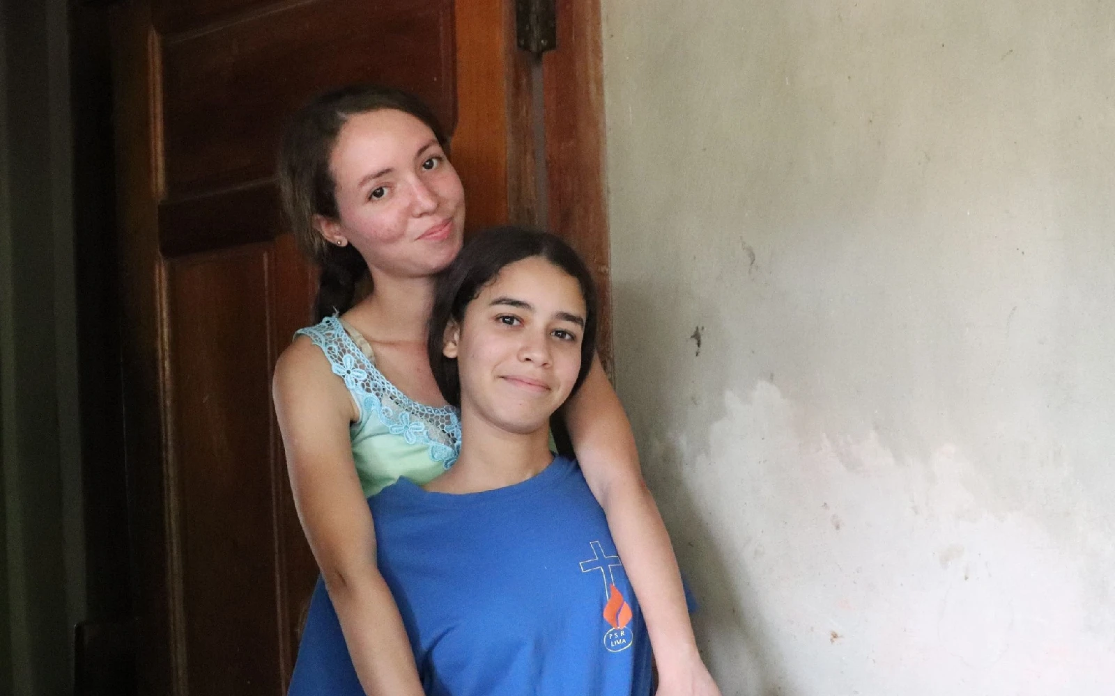 Dainelis y Mailié, hermanas católicas que ayudan a las víctimas del huracán Óscar en Cuba.?w=200&h=150