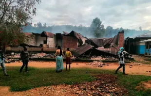 Hospital de la localidad de Maboya (Congo) tras un ataque armado. Crédito: ACN.