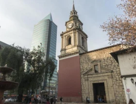 Marcha del “orgullo” deja daños en templo histórico de Santiago de Chile