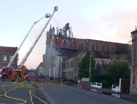 Se incendia iglesia de la Inmaculada Concepción: Obispo francés expresa su cercanía en la oración a fieles