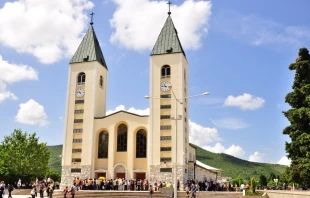 Iglesia construida en Medjugorje. Crédito: gnuckx vía Flickr (CC0 1.0).