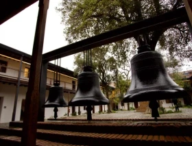 Reinauguran histórica iglesia que había sido destruida por incendios en Chile