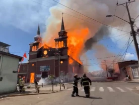 La Iglesia Católica se une a la comunidad de Iquique en el dolor tras incendio de un templo franciscano