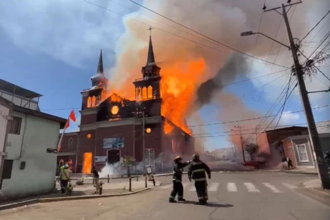 Incendio en la iglesia San Antonio de Padua