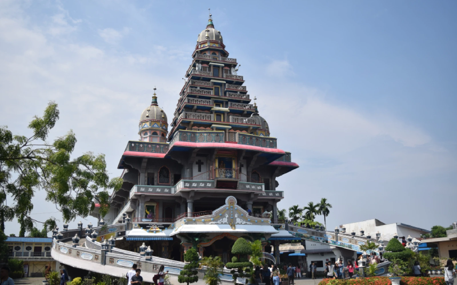 Iglesia Graha Maria Annai Velangkanni, una iglesia católica de estilo indio-mogol en Medan, Indonesia.?w=200&h=150