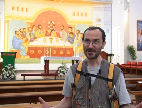 Así da vida a la Última Cena este sacerdote grecocatólico en una parroquia española