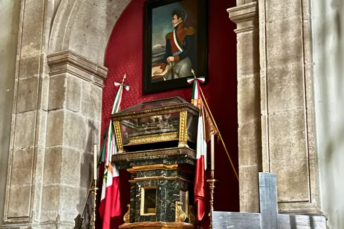 Agustín de Iturbide: Catedral de México alberga restos del héroe que consumó independencia de México