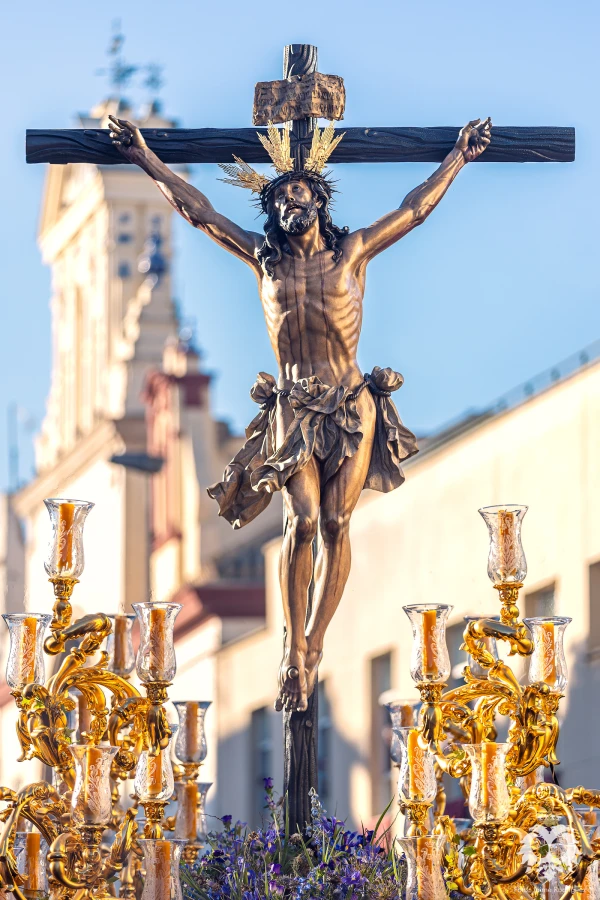 The passage of the Christ of the puppy's brotherhood through the streets of Seville in Holy Week. Credit: Jaime Rodríguez