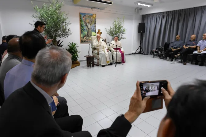 Encuentro privado del Papa con jesuitas durante su primer día en Singapur