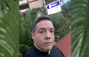 El P. Jorge Luis Pérez Soto denuncia que le negaron auxiliar espiritualmente a un paciente grave en la UCI de un hospital de La Habana (Cuba). Crédito: Facebook Jorge Luis Pérez Soto