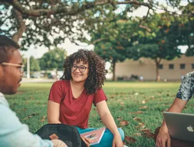 Día del Estudiante: Obispo argentino anima a los jóvenes a luchar por sus sueños sin bajar los brazos