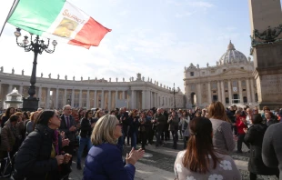 Misa Jubilar y Ángelus para los pobres en la Basílica y Plaza de San Pedro, 3 de noviembre de 2016. Crédito: EWTN News