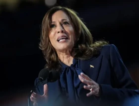 Cómo Kamala Harris arremetió contra los centros de embarazo provida en California