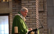 Mons. Laurent Ulrich, Arzobispo de París.