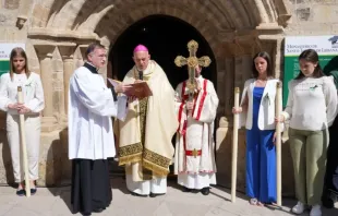 El Obispo de Santander. Mons. Arturo Ros, en el acto de clausura del Año Santo Lebaniego 2024. Crédito: Monasterio de Liébana.