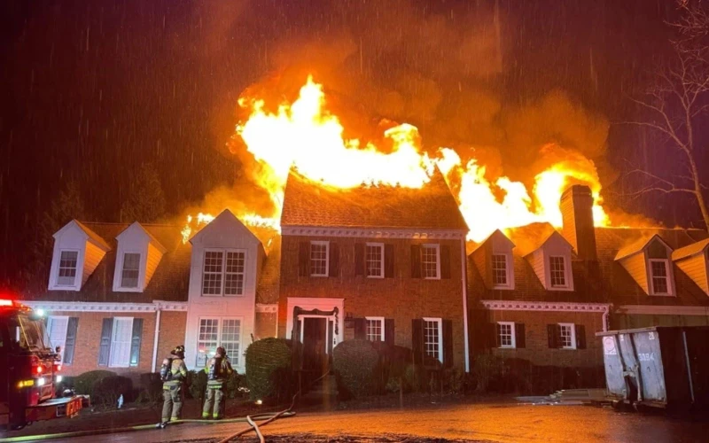 Un rayo provoca incendio y destruye casa de los Legionarios de Cristo cerca de Atlanta