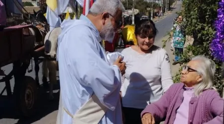 Leonardo Córdova en su servicio como diácono permanente