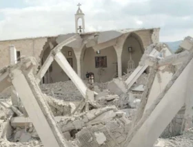 Una Iglesia destruida por bombardeos israelíes en el Líbano: Al menos 8 fallecidos