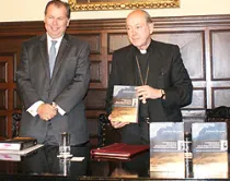 Natale Amprimo y el Cardenal Juan Luis Cipriani en la presentación del libro