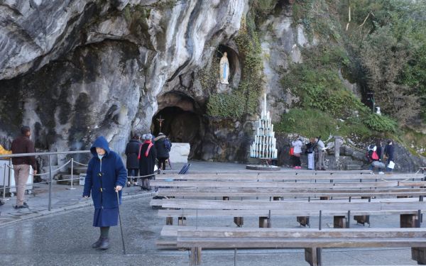 La Gruta de Lourdes en Francia. Crédito: Courtney Mares/CNA.