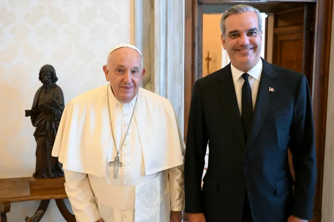 El Papa Francisco junto a Luis Abinader este 27 de mayo