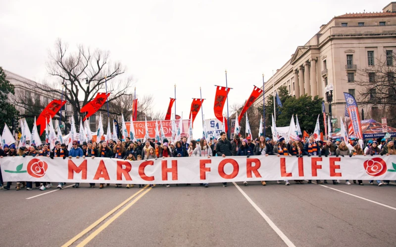 Una multitud asiste a la Marcha por la Vida 2025 con apoyo de Trump y J.D. Vance