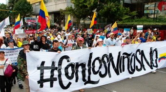 Miles de colombianos participaron en la marcha "Con los niños no" para exigir que se derogue la circular que favorece cambio de sexo en niños.