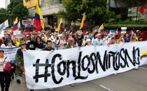 Miles de colombianos participaron en la marcha "Con los niños no" para exigir que se derogue la circular que favorece cambio de sexo en niños.