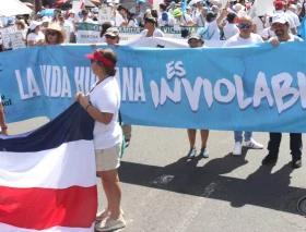 Con multitudinaria marcha en Costa Rica proclaman: “Nuestros niños son sagrados”