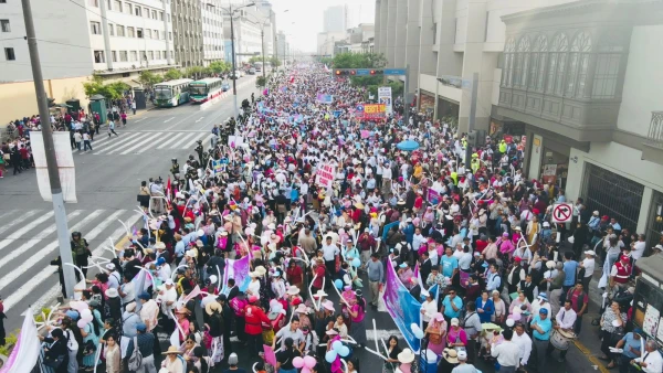 Thousands march in defense of marriage and against the civil union project in Peru. Credit: Courtesy of Wilmer Pallarco