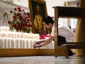 A 2 años de la masacre de Uvalde, sacerdote recuerda que el amor de Dios cura heridas y “nos da esperanza”