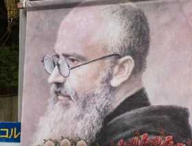 Frailes de EWTN encuentran inspiración en inusual reliquia: La barba de San Maximiliano Kolbe