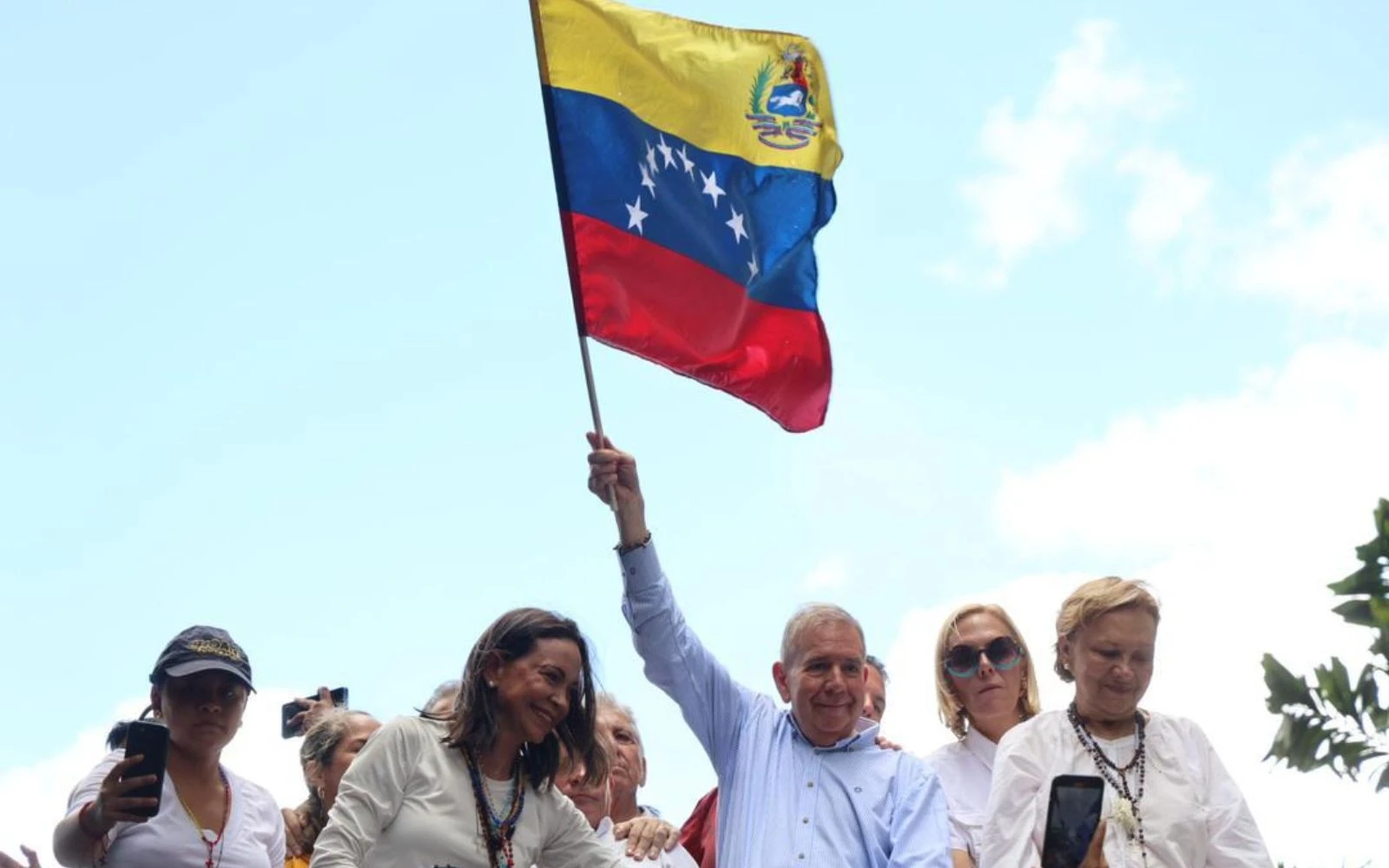 MCM y Edmundo González Urrutia, líderes de la oposición, durante una protesta en Caracas después de las elecciones.?w=200&h=150