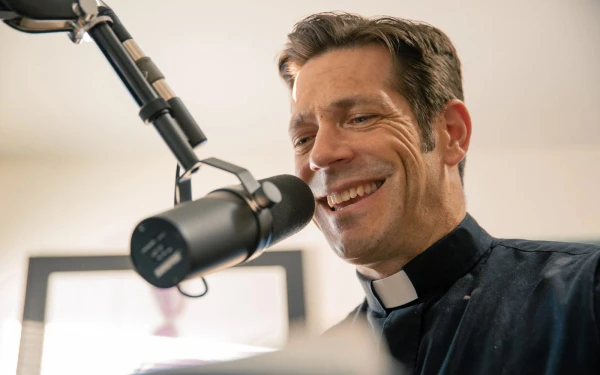 El P. Mike Schmitz es el presentador del podcast "La Biblia en un año", producido por Ascension. Cortesía de Ascension.