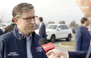 El presidente de la Cámara de Representantes, Mike Johnson, habla con EWTN News en Bethlehem, Pensilvania, el día de las elecciones, el 5 de noviembre de 2024. Crédito: Captura de pantalla de EWTN News.