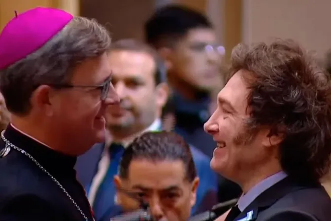El Arzobispo de Buenos Aires saluda a Javier Milei, presidente de Argentina, en el Tedeum del 25 de mayo en la Catedral de Buenos Aires 26052024